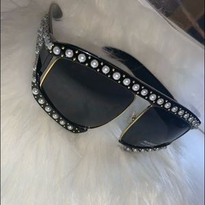 Oversized Pearl sunglasses